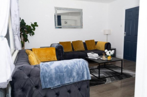 3 Bedrooms homely House sleeps seven comfortably with three double beds and one single bed Free parking on private drive for upto 3 cars vans For business travellers contractors and holiday goers Near